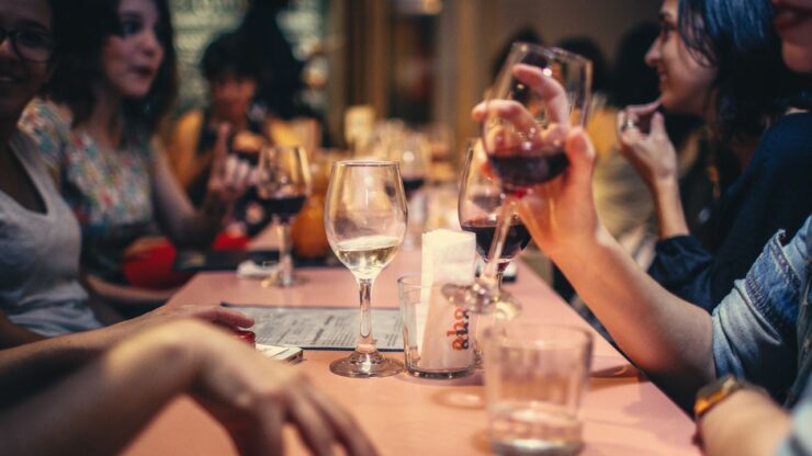 Questi segni zodiacali amano il buon vino