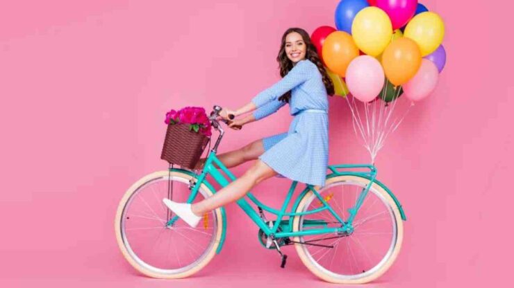donna in bicicletta
