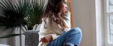 ragazza in soggiorno