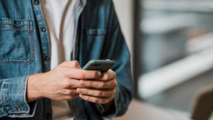 3 azioni sospette di un uomo infedele su WhatsApp