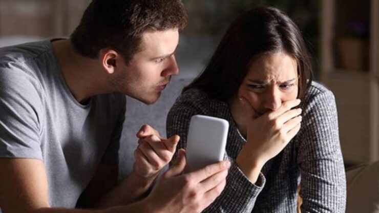 un uomo ti accusa dal nulla di essere infedele