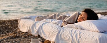 persona in riva al mare