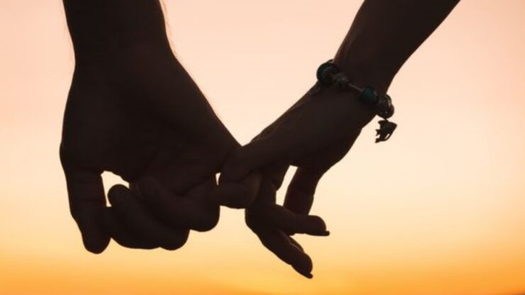 significato partner che ti tiene la mano